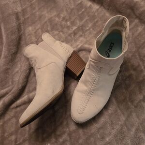 ASICS Women's Cream Ankle Boots